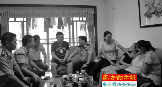 昨日上午，杨建忠的亲属接受省、市、县公安机关领导慰问时，仍难掩悲痛。 博罗县公安局供图