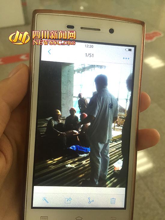　都先生的一位工友用手机拍下了事发现场的情况