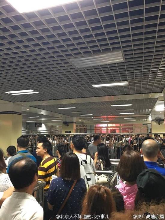 北京地铁1号线因信号故障已全线停运