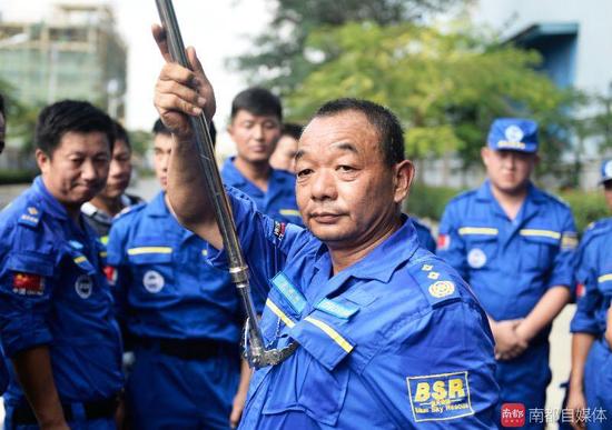 蓝天老仔”希望三年内在全国消除挟尸要价现象。曹春雨供图