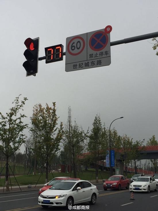 成都路牌现未读消息小红点交警涉嫌私改标识