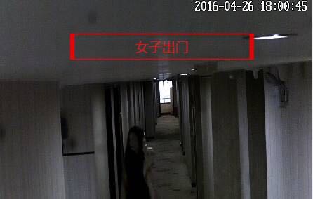 原图片说明：女子出门。