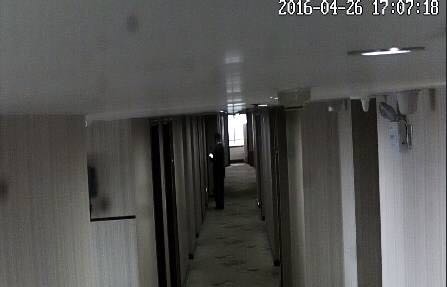 原图片说明：领导视察房间。