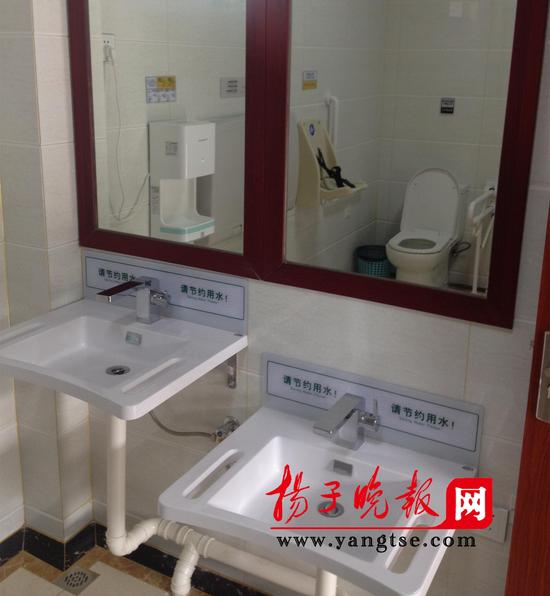 苏州公厕首现“第三卫生间”