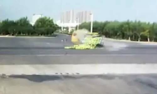 视频监控到的撞车瞬间