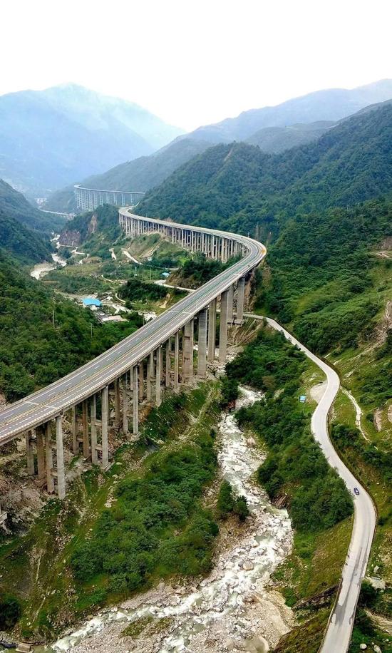中国最长的高速公路图片