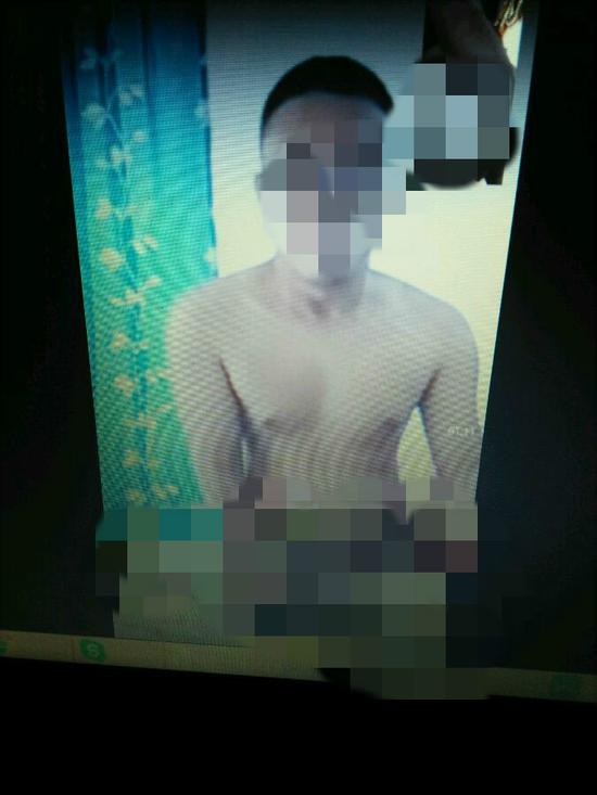 团伙利用微信裸聊敲诈多名男子，百度贴吧现大量不雅照片