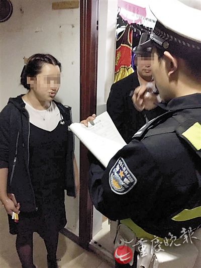 民警对双方进行调解 警方供图