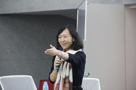 新浪新闻副总编辑王薇女士