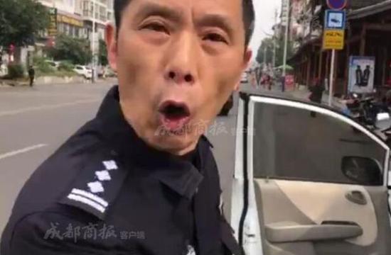 四川监狱违停民警降为科员(含视频)