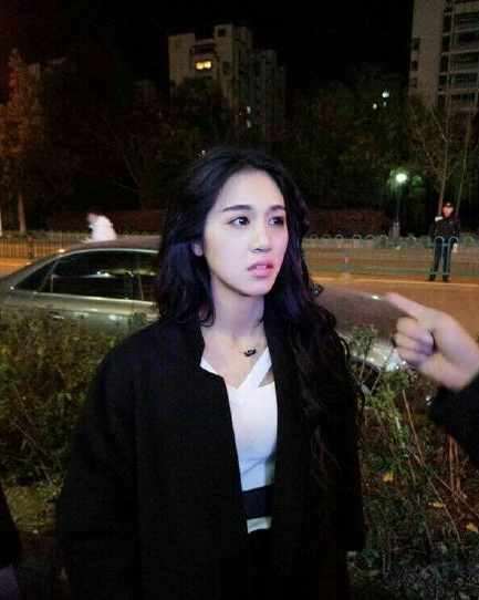 美貌小三街头被暴打 抬起头惊艳众人