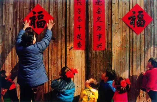 “福”字在什么情况下才能倒着贴 你贴对了吗？_新浪网