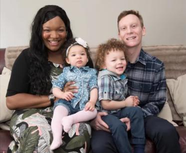 英国黑人女子与白人成婚诞下两名白人子女 手机新浪网