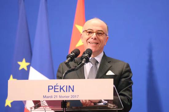 法国总理贝尔纳卡泽纳夫访问北京大学