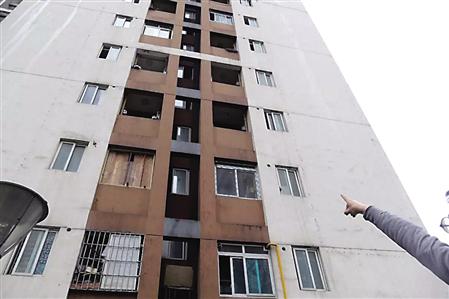 14岁少年从17楼坠亡 曾因早恋与父亲发生争执