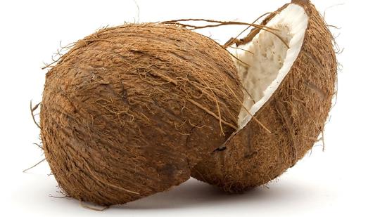 男子喝完椰汁想吃椰肉 却发现内壁长满黑毛|椰子|黑毛|万象_新浪新闻