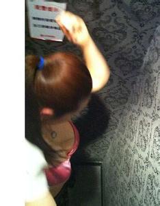 女公共厕所现偷拍机藏马桶疏通器下