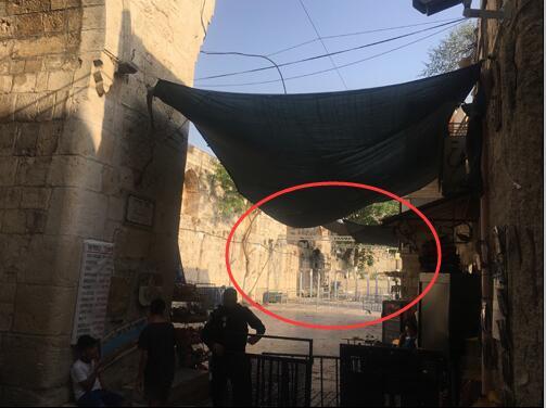 圣殿山的入口的金属探测门