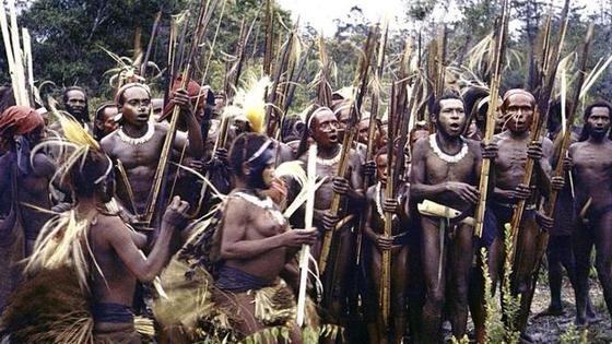 情侣遇食人族女遭轮奸