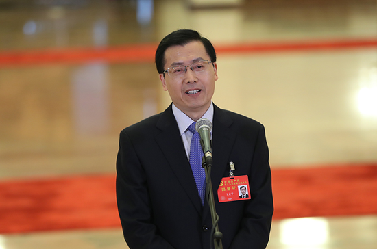 十九大党代表通道江苏纪委副书记王立平接受提问