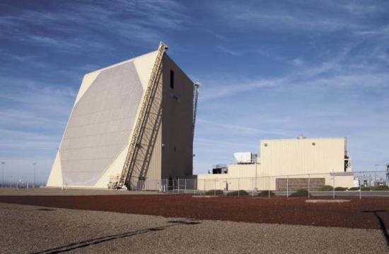 美国"铺路爪"雷达,探测距离一般可达5000公里.