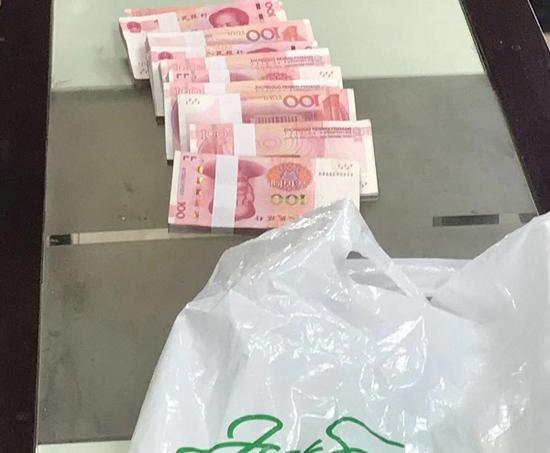 图说：10万现金遗落车厢 强生公司供图