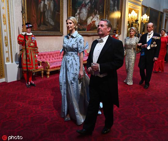 特朗普上月访英时，福克斯与伊万卡走入白金汉宫的国宴 @Photo IC