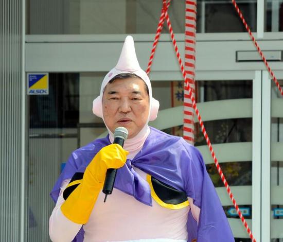 扮演魔人普乌的石破茂