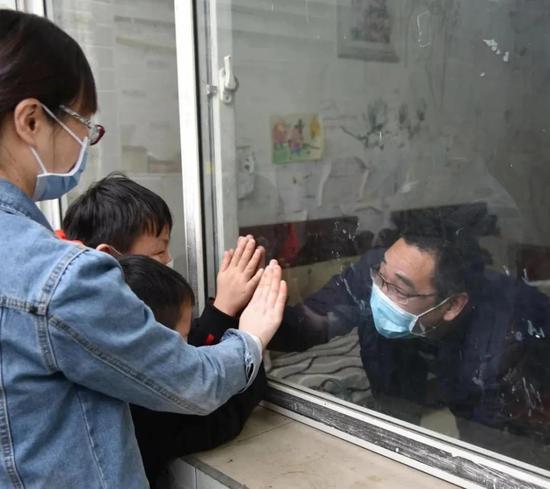 回到成都后,黄维在家自行隔离14天.