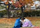 首尔民众出游赏秋