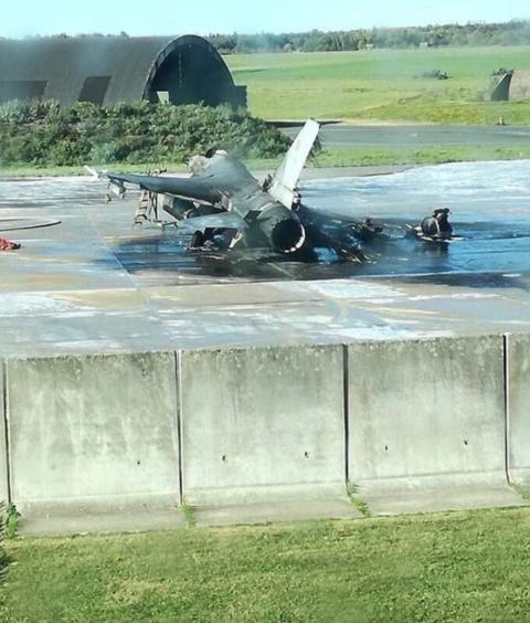 F-16战机被烧成废铁（推特）