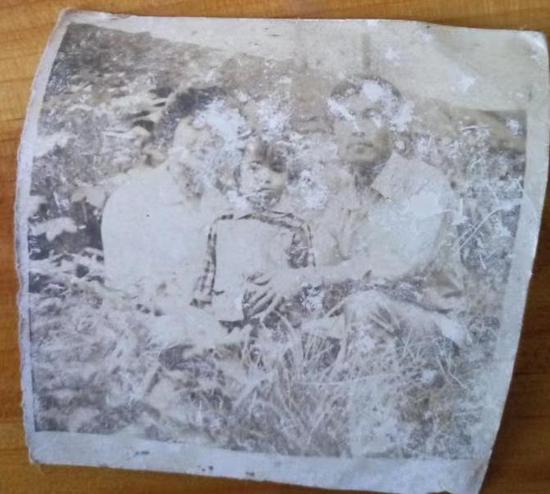 这张模糊的黑白照片，成为最后认亲的关键。