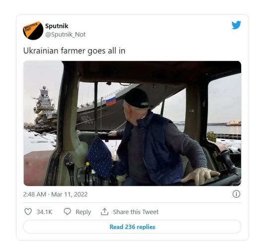 国外社交网络上发布的乌克兰农民用拖拉机拖走俄航母的“假照片”