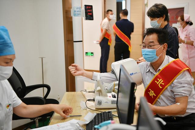 义举彰显城市温度 礼遇送给北京榜样