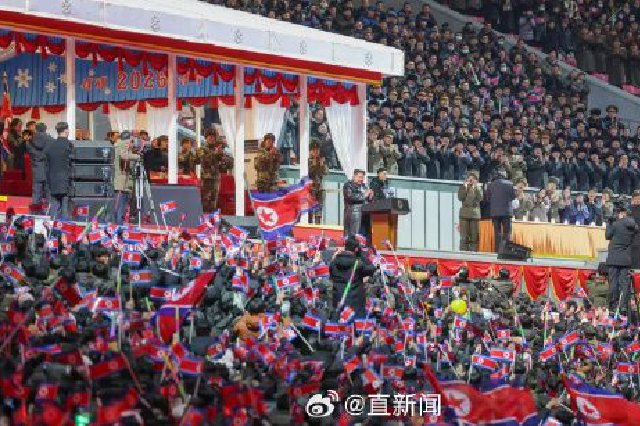 金正恩一家三口看新年演出，女儿坐“C位”