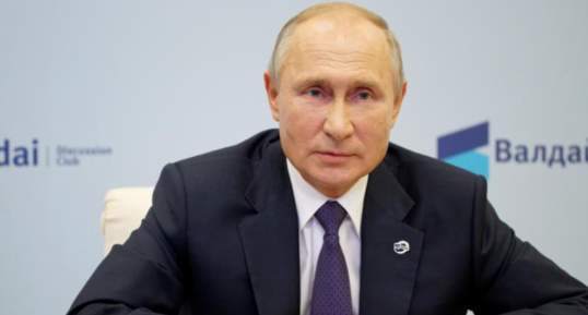 俄罗斯总统普京于2020年10月22日在俄罗斯莫斯科郊外官邸举行视频电话会议。来源：Reuters