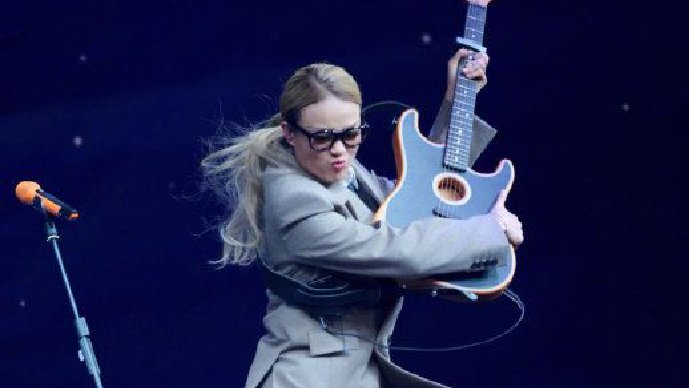 容祖儿声生不息金曲串烧获荣耀队长