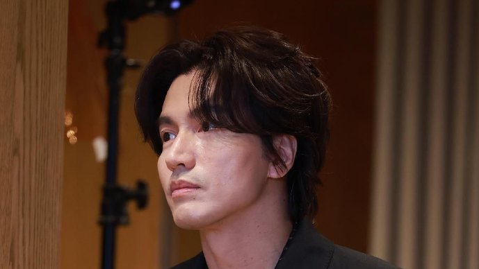 言承旭提词器情绪备注引热议 阿信回应