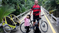 父亲带4岁女儿环游中国 761天骑行4万公里