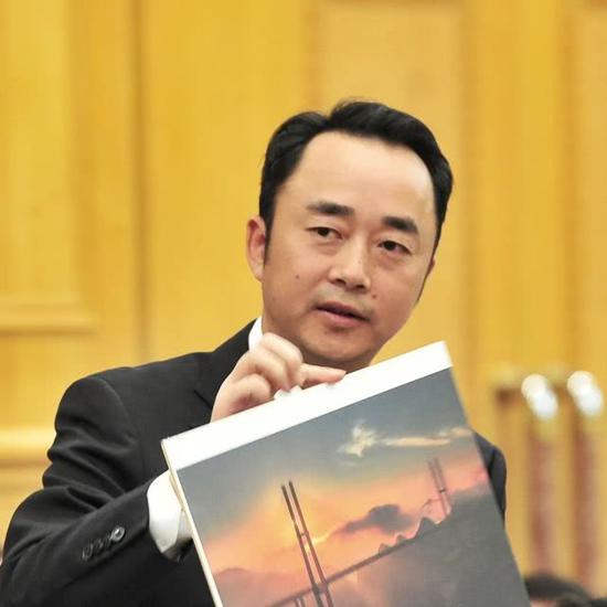茅台突然换帅:少壮派高卫东接替李保芳传达啥信号