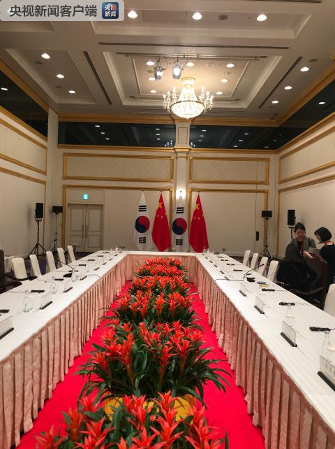 这是会见开始之前的场景（央视记者石伟明拍摄）