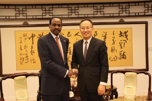2月27日，外交部部长助理陈晓东会见埃塞俄比亚新任驻华大使特肖梅 图源：外交部网站