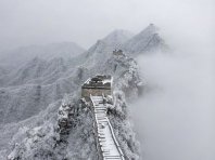 北京：雪后箭扣长城化身“银龙”