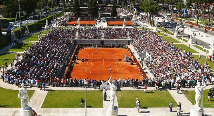 郑钦文首胜萨巴伦卡挺进罗马四强