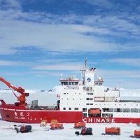 雪龙“兄弟”南极同框！海陆空协同解锁中山站硬核卸货