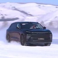 冰面上的“热引擎”新能源汽车高寒测试持续升温