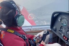 安徽男子开小飞机带女儿回家过年：比开车快2小时，女儿还在空中睡了一觉