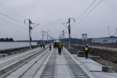 新春走基层丨荆荆铁路高空“穿针引线”