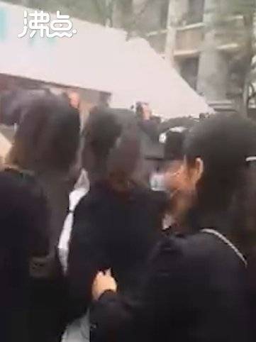 成都49中否认学生坠亡与化学老师有关，称：都不是真的，会继续发声