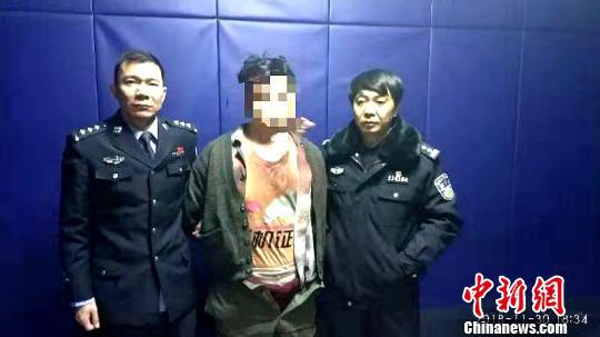 審訊中的犯罪下嫌疑人。 田申申 攝